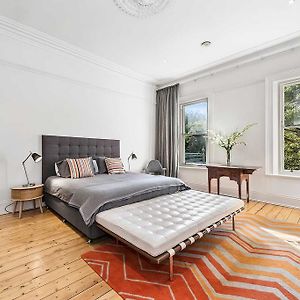 Superior King Room Geebung