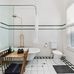 Waratah Deluxe Family Suite